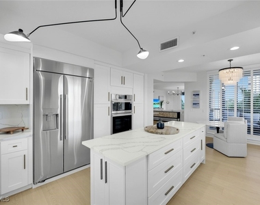 8720 Bay Colony Drive - Photo Thumbnail 6