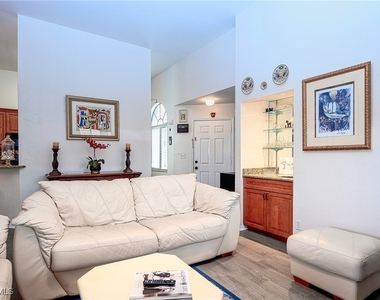 559 Beachwalk Circle - Photo Thumbnail 8
