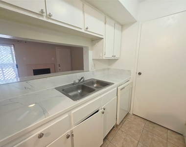 12511 Ashford Meadow Drive - Photo Thumbnail 9