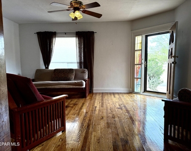 611 New York Avenue - Photo Thumbnail 3