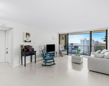 5600 N Flagler Drive - Photo Thumbnail 4