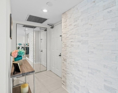 5600 N Flagler Drive - Photo Thumbnail 3