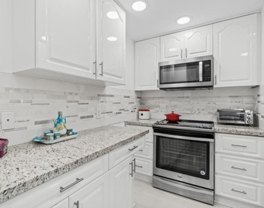 5600 N Flagler Drive - Photo Thumbnail 8
