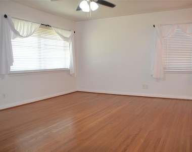 3879 Clover Lane - Photo Thumbnail 4