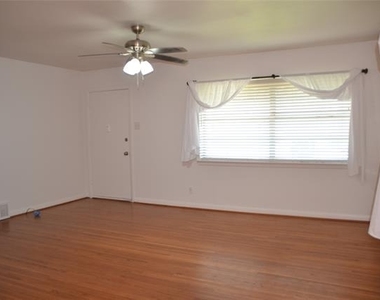 3879 Clover Lane - Photo Thumbnail 7