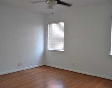 3879 Clover Lane - Photo Thumbnail 8
