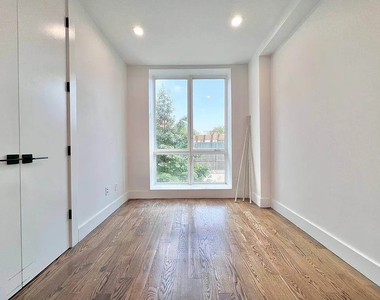 321 Woodbine Street - Photo Thumbnail 4