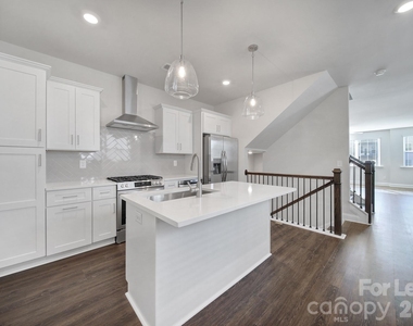 2432 Arty Avenue - Photo Thumbnail 10