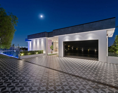7080 W Mulholland Drive - Photo Thumbnail 4