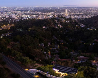 7080 W Mulholland Drive - Photo Thumbnail 3
