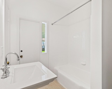 210 Russlyn Drive - Photo Thumbnail 16