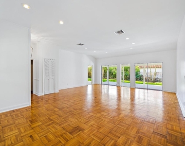 210 Russlyn Drive - Photo Thumbnail 2