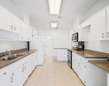 210 Russlyn Drive - Photo Thumbnail 6