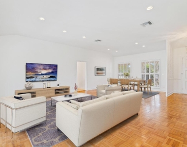 210 Russlyn Drive - Photo Thumbnail 3