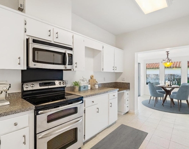 210 Russlyn Drive - Photo Thumbnail 5