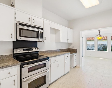 210 Russlyn Drive - Photo Thumbnail 18