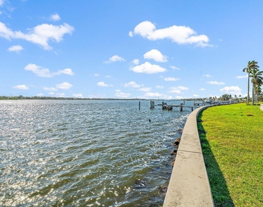 210 Russlyn Drive - Photo Thumbnail 19