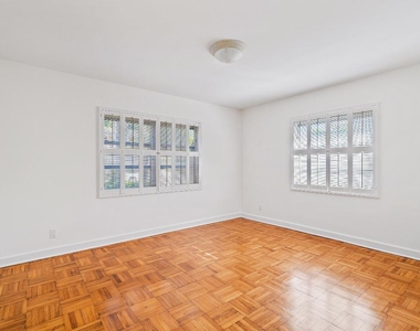 210 Russlyn Drive - Photo Thumbnail 10