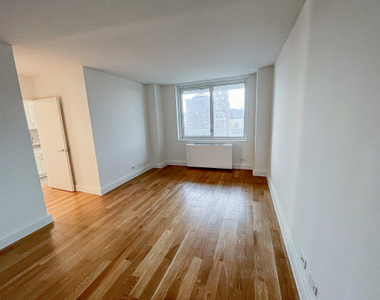 West End Avenue - Photo Thumbnail 2
