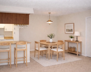 910 Duncan Ln - Photo Thumbnail 1