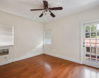 706 W 22nd St - Photo Thumbnail 13