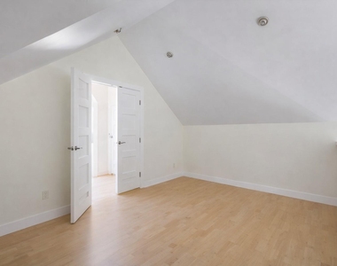 706 W 22nd St - Photo Thumbnail 9