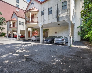 706 W 22nd St - Photo Thumbnail 2