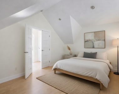 706 W 22nd St - Photo Thumbnail 16