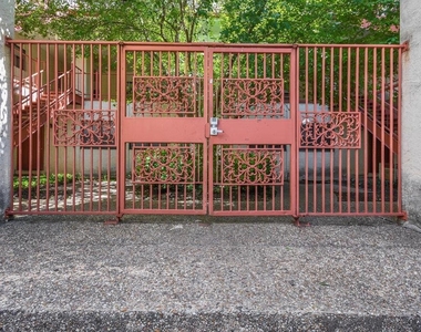 706 W 22nd St - Photo Thumbnail 3
