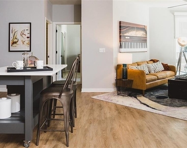 780 Memorial Drive Se - Photo Thumbnail 17