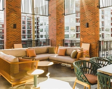 780 Memorial Drive Se - Photo Thumbnail 3