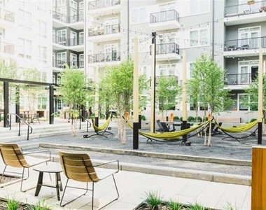 780 Memorial Drive Se - Photo Thumbnail 11