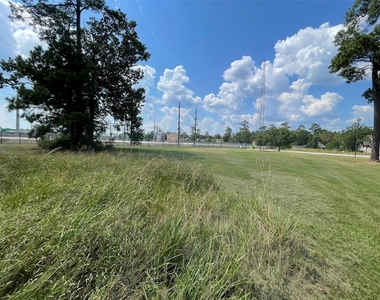 7927 Fm 1960 Road E - Photo Thumbnail 10