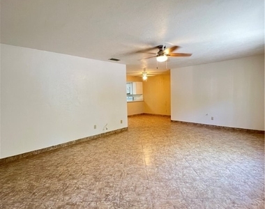 1825 Oak Lane - Photo Thumbnail 2