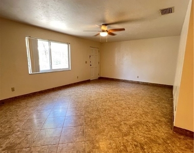1825 Oak Lane - Photo Thumbnail 7