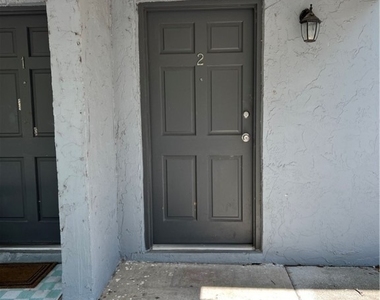 1825 Oak Lane - Photo Thumbnail 1