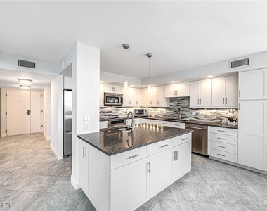 4041 Gulf Shore Boulevard N - Photo Thumbnail 3