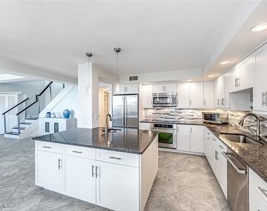 4041 Gulf Shore Boulevard N - Photo Thumbnail 5