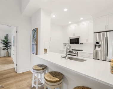 790 Willowbrook Drive - Photo Thumbnail 5