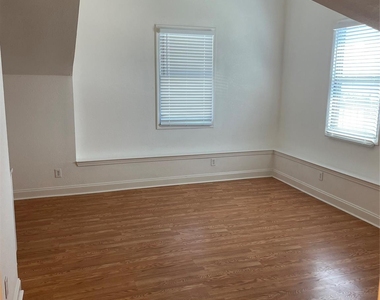 2110 Chenevert Street - Photo Thumbnail 6