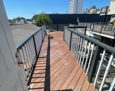 2110 Chenevert Street - Photo Thumbnail 10