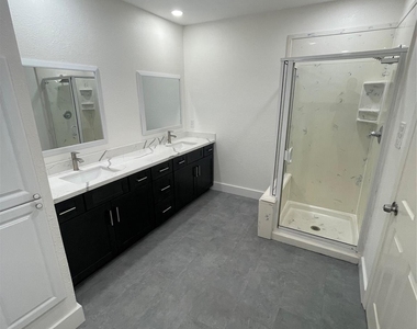 2110 Chenevert Street - Photo Thumbnail 8