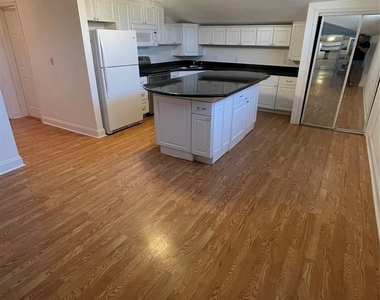2110 Chenevert Street - Photo Thumbnail 3