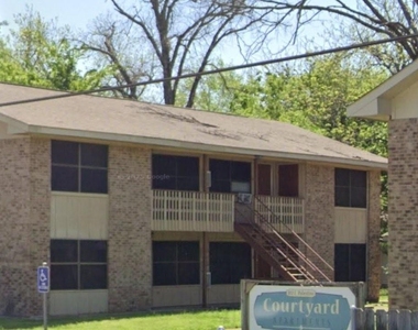 812 E Palestine St - Photo Thumbnail 3