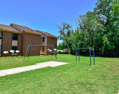 3025 Waller Street - Photo Thumbnail 2