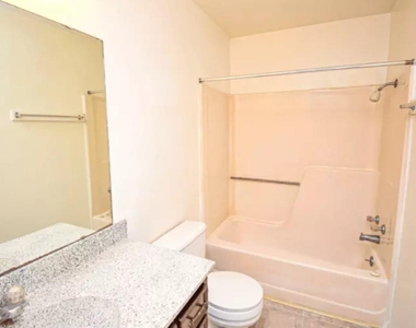 3025 Waller Street - Photo Thumbnail 9