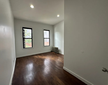 886 Franklin Avenue - Photo Thumbnail 3