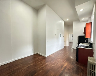 886 Franklin Avenue - Photo Thumbnail 5