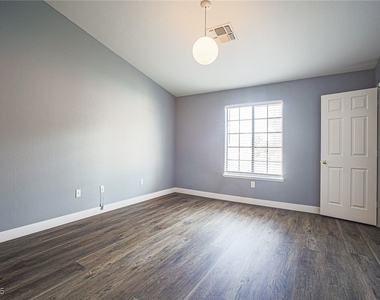 2851 S Valley View Boulevard - Photo Thumbnail 15