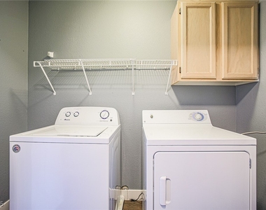 2851 S Valley View Boulevard - Photo Thumbnail 19